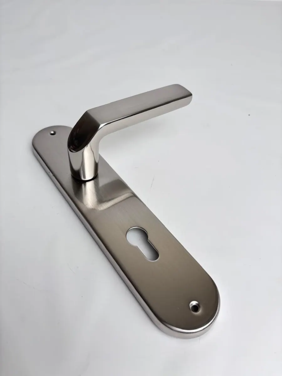 Juno Handle Lock Set